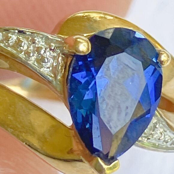 Solid 10k Yellow Gold Pear Cut Sapphire Ring Size 6.75 - Picture 8 of 15